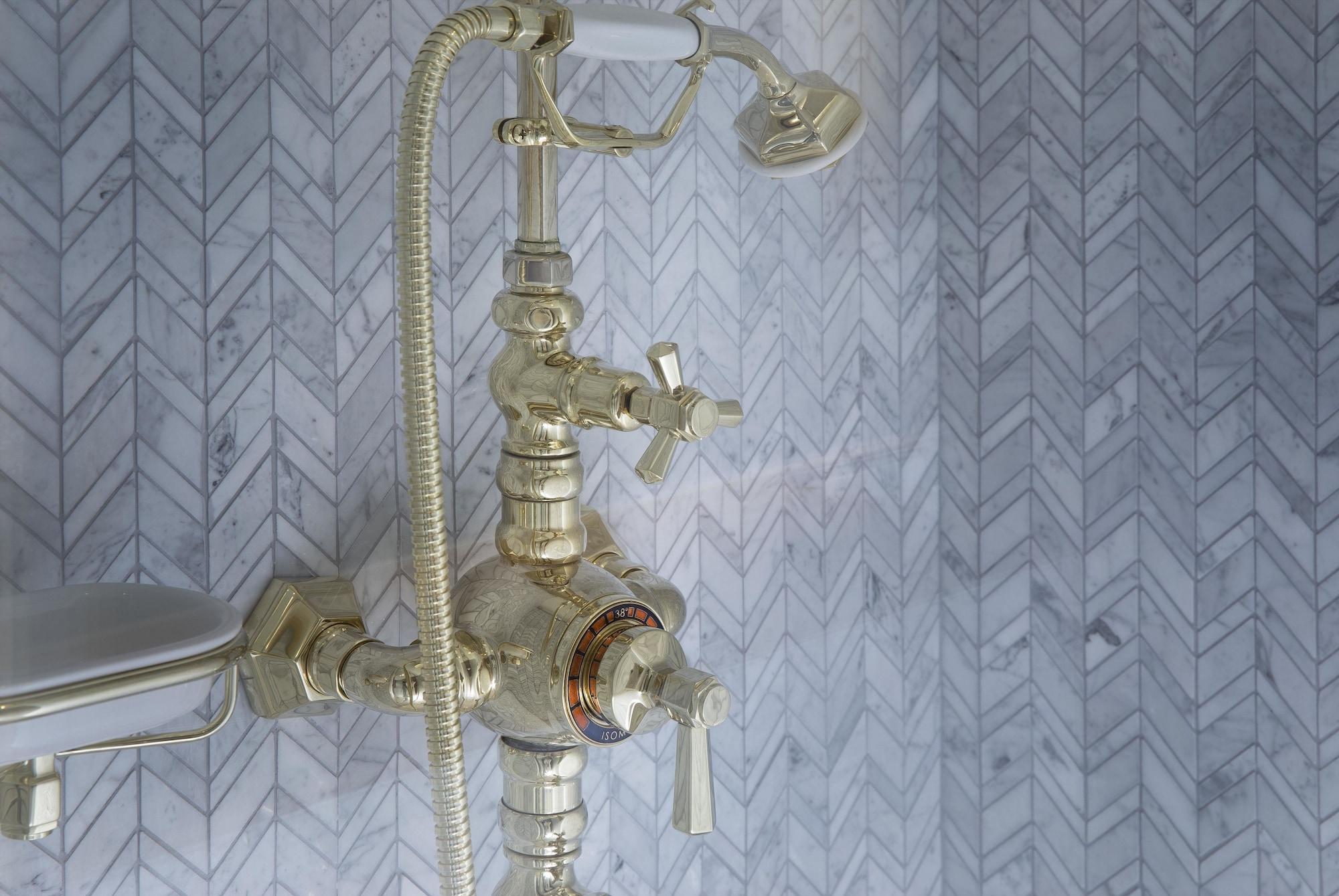 Maison Breguet Paris Exterior foto A shower faucet